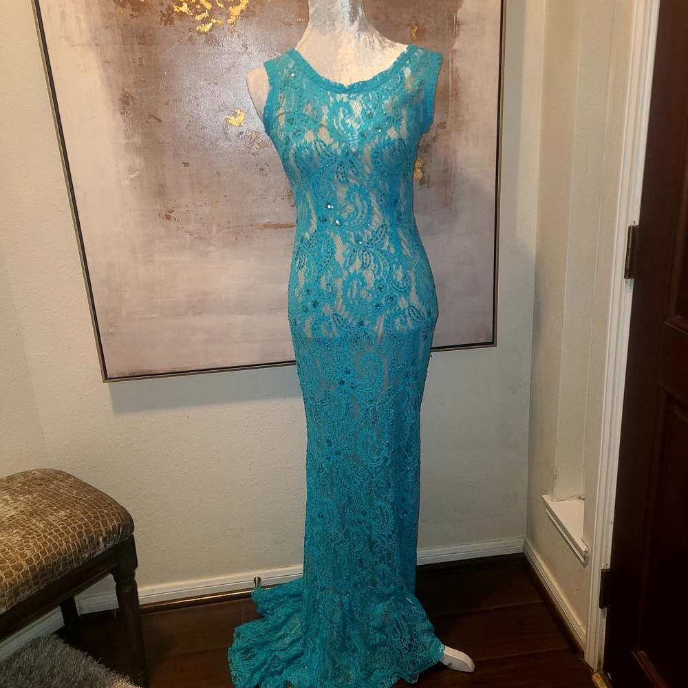 Alberto Makali Blue Sleeveless Scoop Neck Gown
